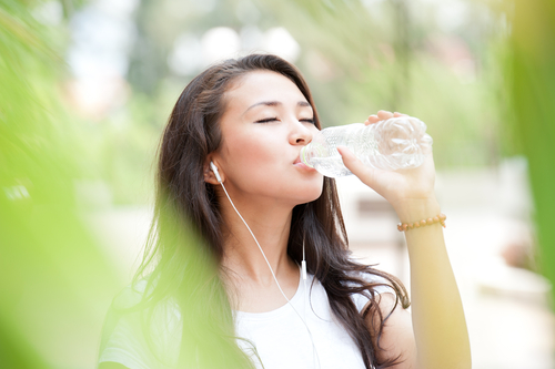 Uống nhiều nước tốt cho sức khỏe bệnh nhân trĩ